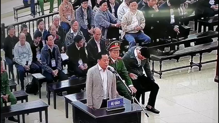 Video: Vũ 'nhôm' trả lời rành rọt trước tòa về 3 bản án