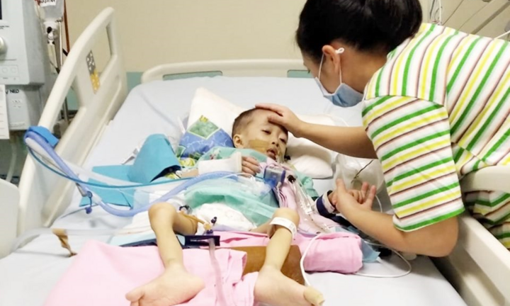 Rơi nước mắt bức thư người mẹ trẻ gửi con trai 4 tuổi mắc bệnh hiếm 