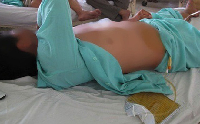 Video: Loạn thần do rượu, người đàn ông tự tay cắt 'của quý' rồi khai bị chó cắn