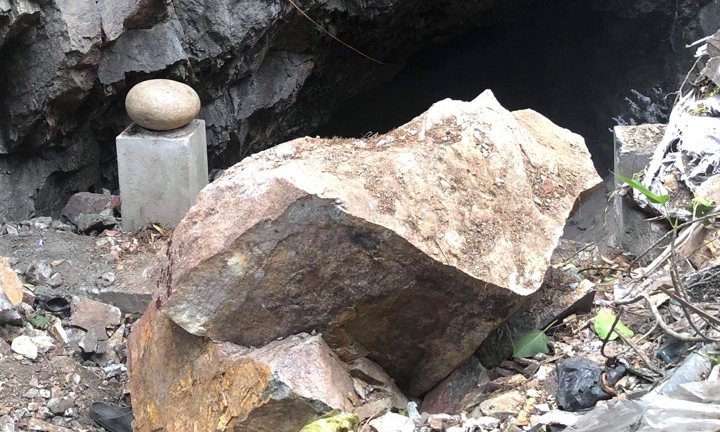 Lở núi, hai mẹ con ở Nha Trang bị tảng đá đè đứt lìa chân, tay 