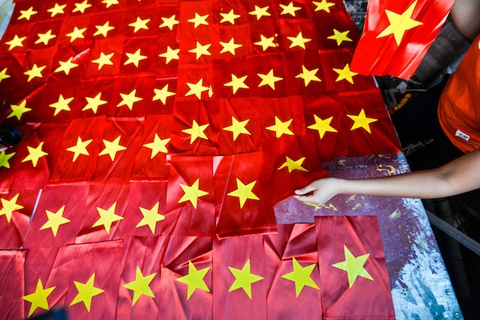 Khởi tố nam thanh niên vì xúc phạm Quốc kỳ