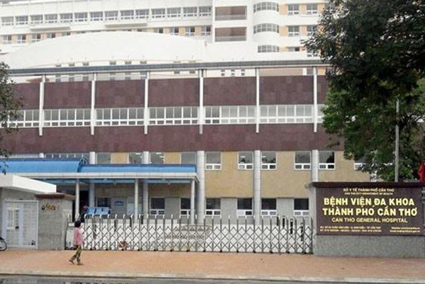 Cảnh cáo, cắt thưởng bảo vệ đánh nhốt nữ sinh trường Y