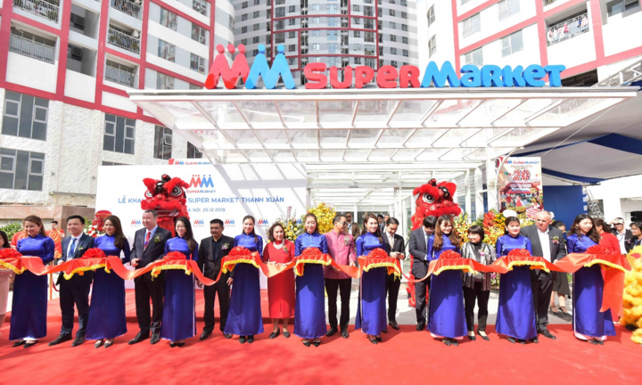MM Super Market Thanh Xuân hút khách đến mua sắm
