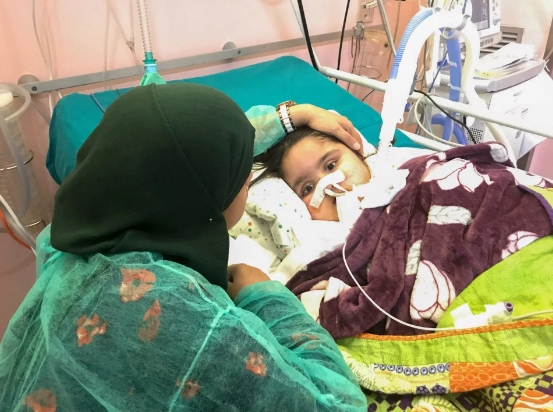 Bệnh viện trả về, bé gái 5 tuổi vẫn kiên cường chiến thắng bệnh hiếm