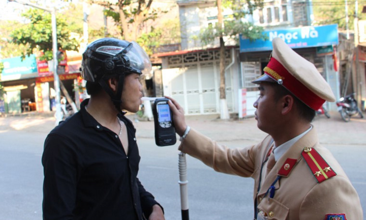 Người vùng cao phản ứng ra sao với quy định cấm rượu bia khi lái xe?