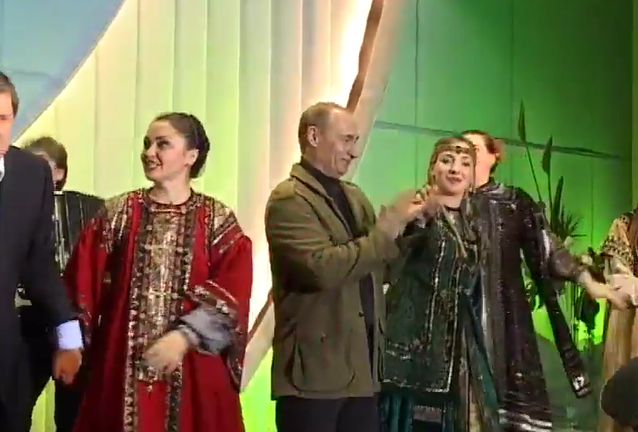 Video chưa từng công bố: Ông Putin và ông George Bush cùng nhảy điệu dân gian Nga