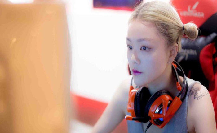 Nhà vô địch esports Trung Quốc trở thành giáo viên dạy game