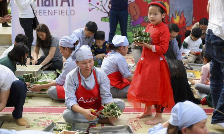 Học sinh Hà thành tự gói bánh chưng, quyên góp từ thiện dịp Tết cổ truyền