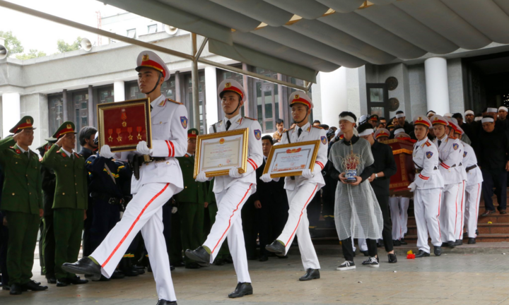 Nghẹn ngào giây phút tiễn biệt 3 chiến sĩ hy sinh trong vụ Đồng Tâm