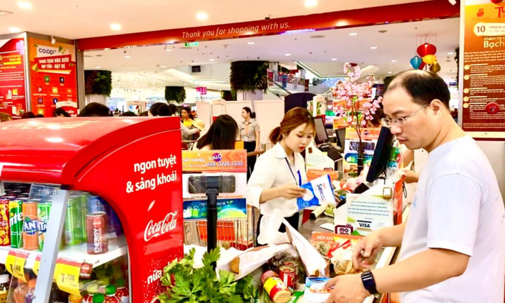 Giới nội trợ TP.HCM 'thở phào' khi giá cả hàng hoá ngày cận Tết ổn định