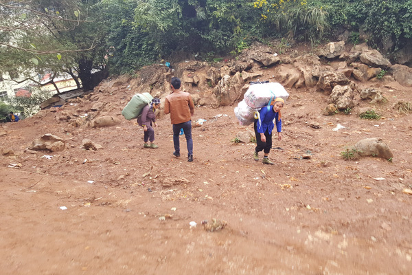 Dân buôn lậu vùng biên chạy 'chỉ tiêu' ngày giáp Tết