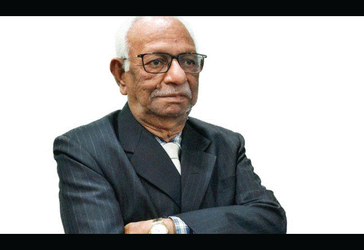 Cụ ông 78 tuổi nhận bằng tiến sĩ