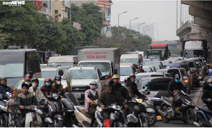 Người lao động về quê ăn Tết, cửa ngõ Hà Nội ùn tắc kéo dài