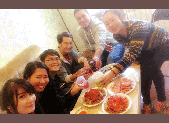 Sinh viên Việt ăn Tết cổ truyền ở trời Tây