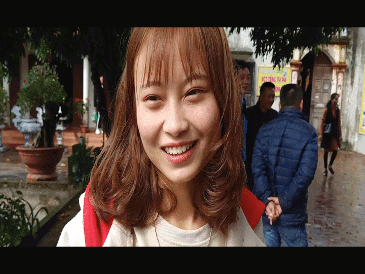 Clip: Người Hà Nội 'đội mưa' đi lễ đầu năm cầu may