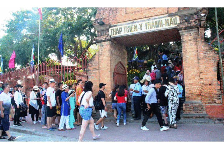 Từ ngày mai, Khánh Hòa ngưng đón khách du lịch Trung Quốc 