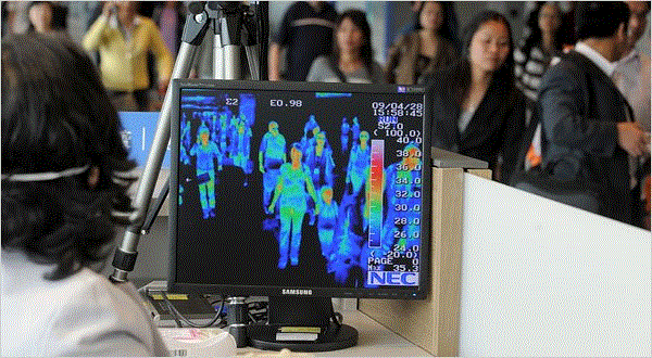 Đại học Sư phạm Kỹ thuật TP.HCM trang bị súng đo thân nhiệt phòng corona