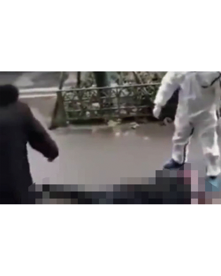 Ám ảnh cảnh người đàn ông đeo khẩu trang chết nằm giữa phố hoang vắng ở Vũ Hán