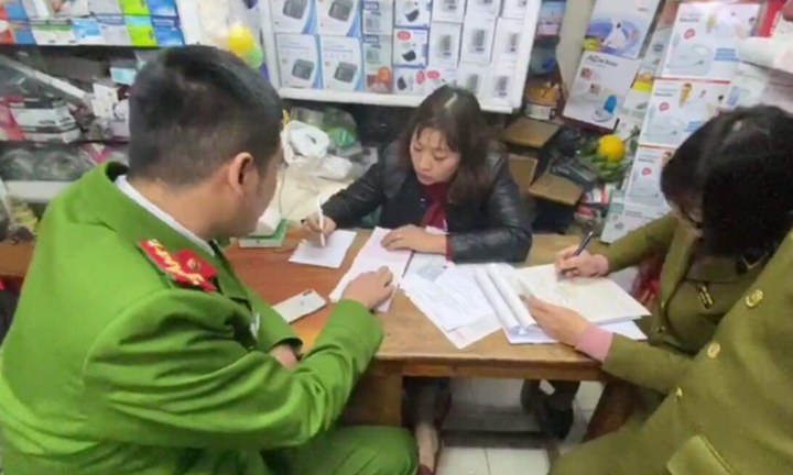 Báo công an, cảnh sát 113 khi phát hiện điểm kinh doanh khẩu trang 'chặt chém'