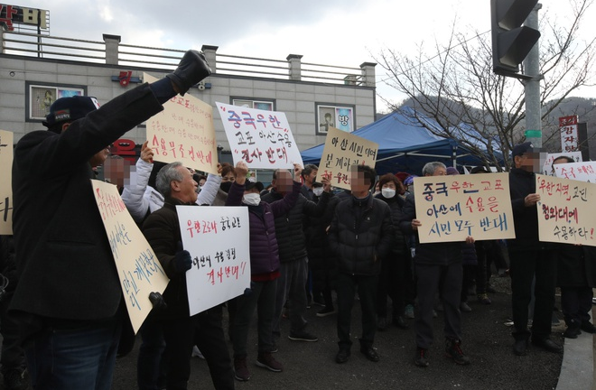 Sơ tán từ tâm dịch Vũ Hán: Lo virus corona không bằng cay đắng trước sự kỳ thị ở quê nhà