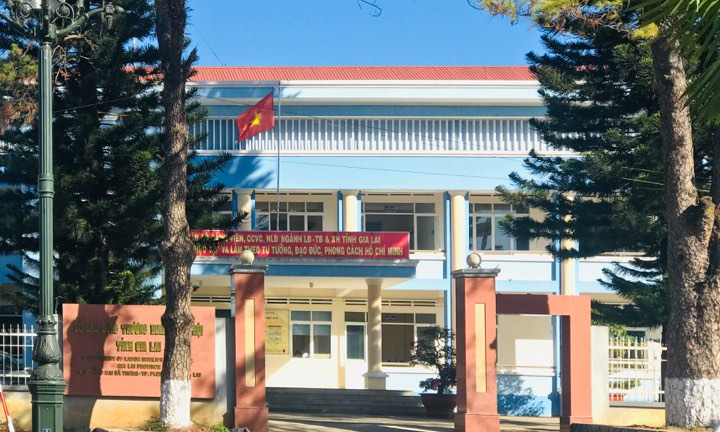 Nữ giám đốc sở bổ nhiệm hàng loạt cán bộ trước khi nghỉ hưu tự nhận kỷ luật khiển trách