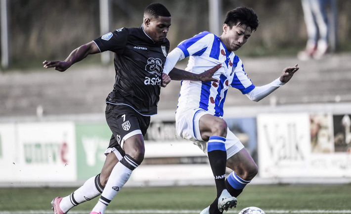 Chuyên gia: 'Văn Hậu khó được ra sân nhưng đã đá là sẽ hay'