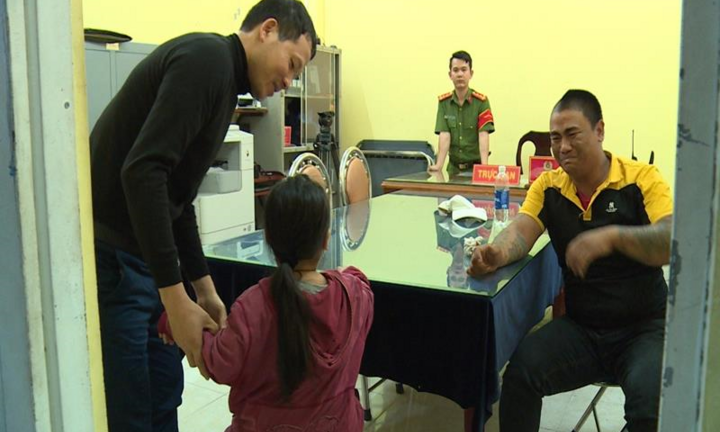 Được gặp con gái, kẻ chém người rồi ôm bình gas cố thủ bật khóc