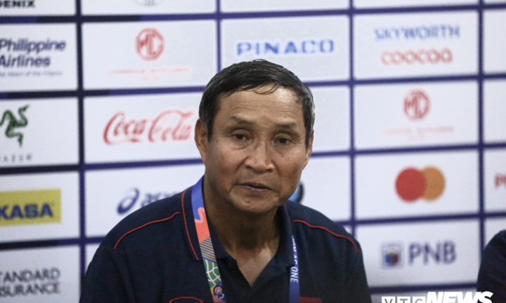 HLV Mai Đức Chung: 'Tuyển nữ Việt Nam còn thi đấu loạng choạng, bỏ lỡ nhiều cơ hội'