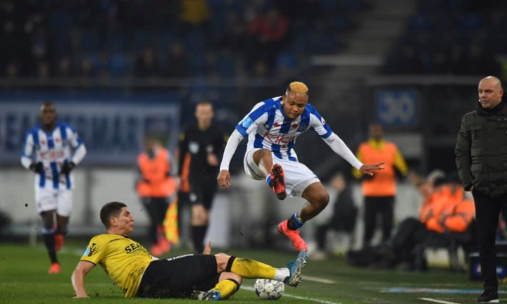 Cầu thủ cạnh tranh với Văn Hậu ghi bàn giúp Heerenveen thoát thua