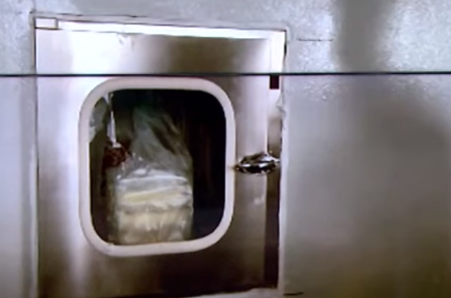 Cách chuyển thức ăn trong bệnh viện dã chiến ở Trung Quốc ra sao?