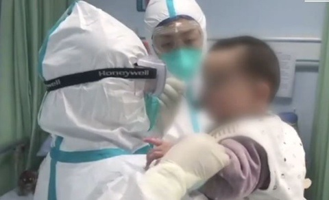Em bé 6 tháng tuổi nhiễm virus corona được chăm sóc ra sao?