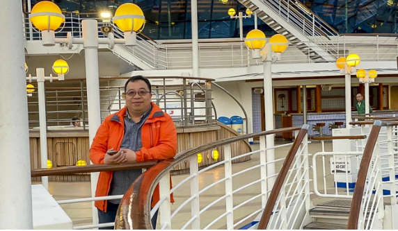 Du khách chán ngán bị 'nhốt' trong cabin du thuyền đang cách ly ở Nhật Bản