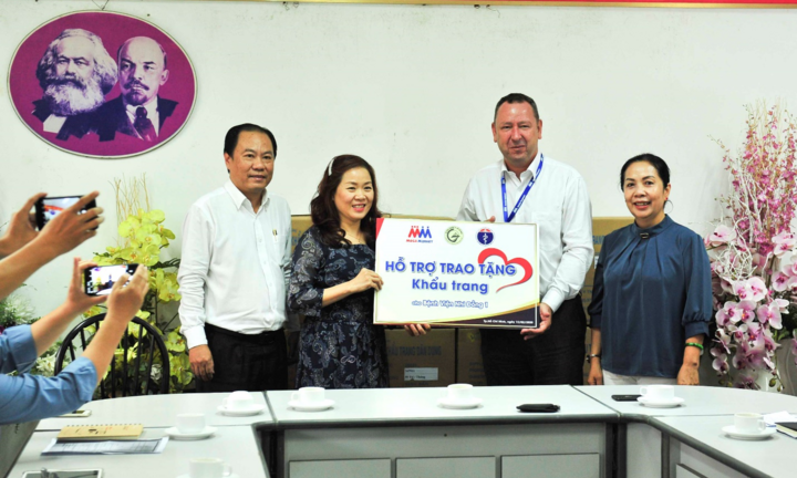 MM Mega Market Việt Nam tặng 20.000 khẩu trang cho bệnh viện Nhi đồng 1