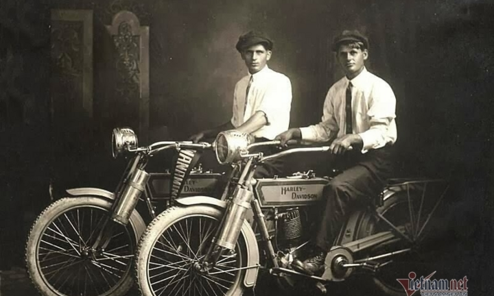 Dân chơi Sài Gòn phục chế Harley-Davidson 1927 độc nhất Việt Nam