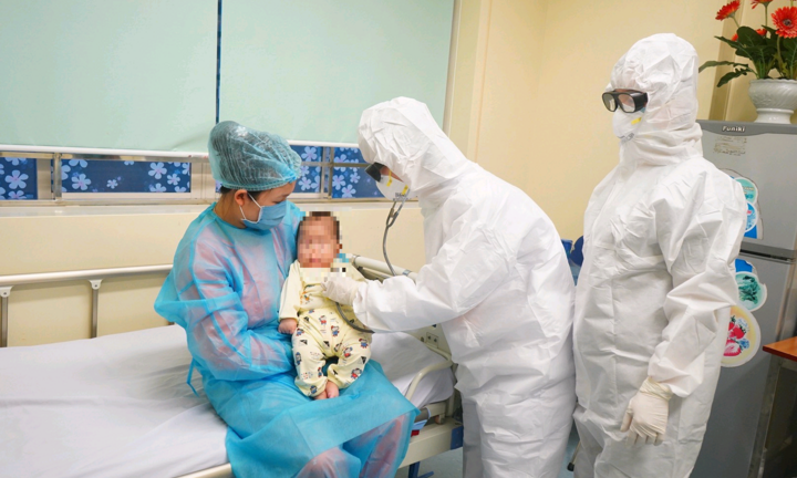 Bệnh nhân nhiễm Covid-19 nhỏ tuổi nhất Việt Nam được điều trị thế nào?
