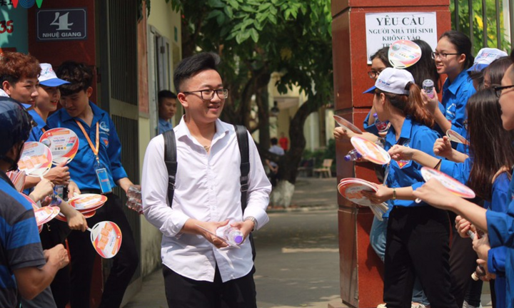 Tuyển sinh lớp 10 ở Hà Nội: Chỉ 62% học sinh có 'vé' vào trường công