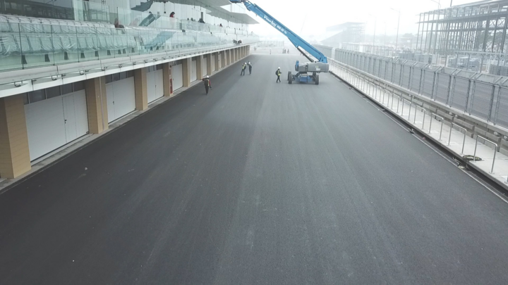Video: Cận cảnh bên trong đường đua F1 tại Hà Nội đang gấp rút hoàn thiện