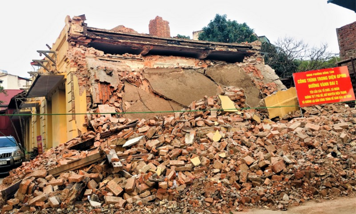 Ngôi nhà thuộc trạm phát sóng Bạch Mai bị phá: Đơn vị quản lý đề xuất lợp lại mái tôn