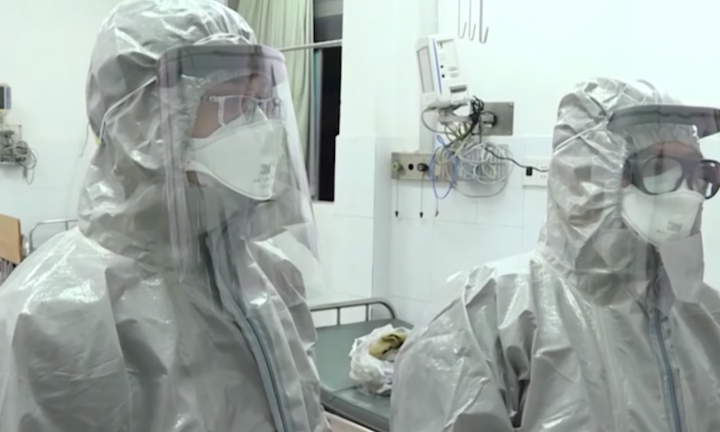 Video: Chuyện chưa kể về những y bác sỹ trong mùa dịch Covid-19