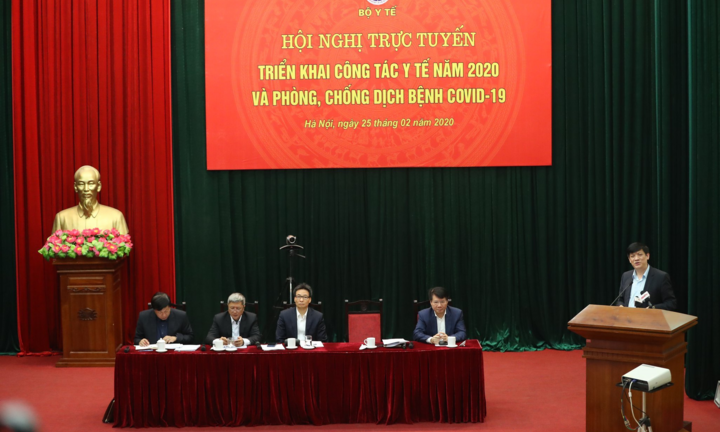 Phó Thủ tướng Vũ Đức Đam: 'Sáng mai phải có sổ tay phòng chống dịch bệnh Covid-19'