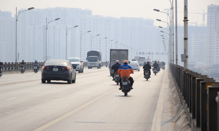 Rào một nửa cầu Vĩnh Tuy từ hôm nay để sửa chữa