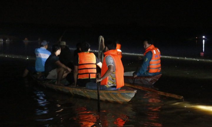 Hiện trường tìm kiếm 6 người chết và mất tích trong vụ lật thuyền ở Quảng Nam