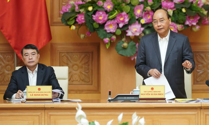 Thủ tướng: 'Vaccine nào cho kinh tế Việt Nam để ứng phó căn bệnh sụt giảm?'