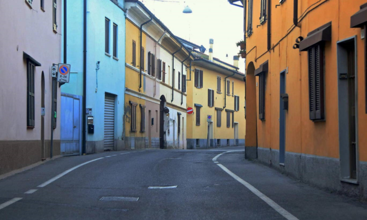 Ảnh: Thị trấn không bóng người giữa mùa dịch Covid-19 tại Italy