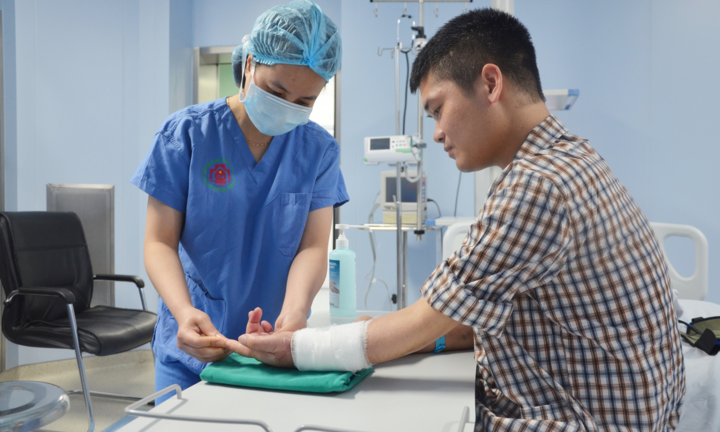 Bệnh nhân được ghép tay sau ca phẫu thuật lịch sử: ‘Tới giờ tôi vẫn nghĩ đây là giấc mơ’