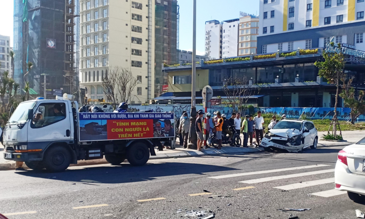 Tai nạn ô tô liên hoàn tại Đà Nẵng, 3 người nhập viện khẩn cấp
