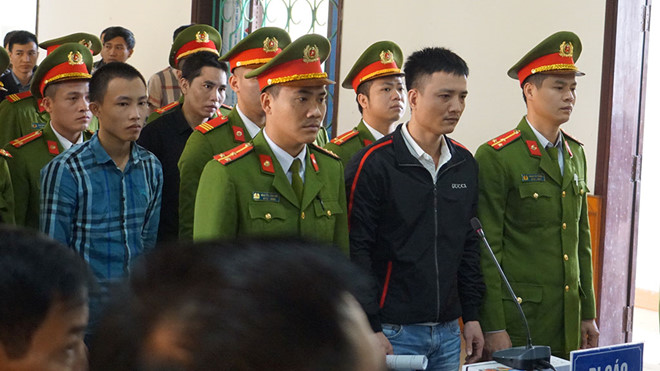 Hoãn phiên tòa xét xử băng nhóm buôn ma túy ôm súng cố thủ trong ô tô