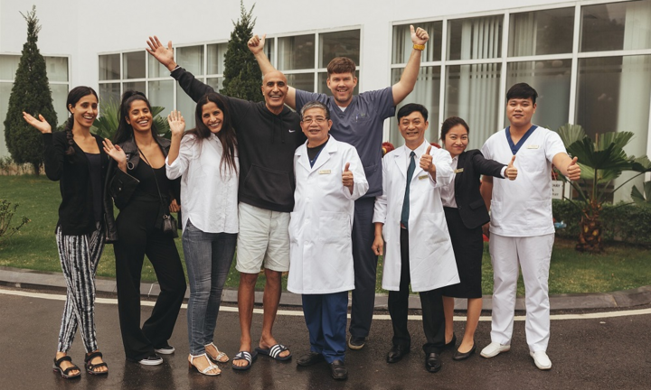 Đi bơi sau 1 tuần phẫu thuật nhờ 'bảo bối' chữa ung thư đại trực tràng lần đầu tiên có tại Việt Nam