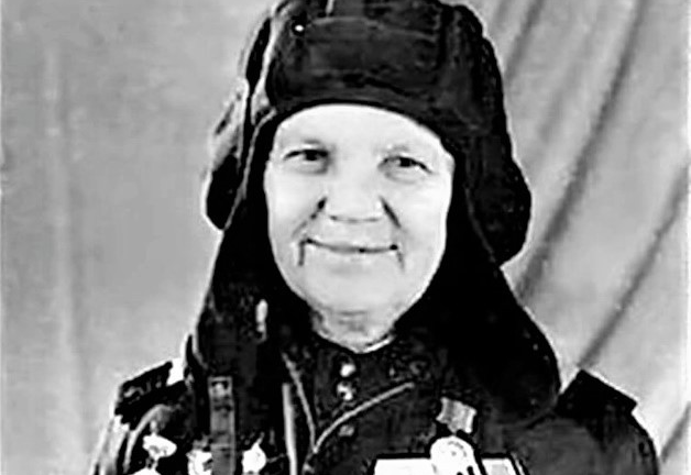 Nữ nông trang viên Xô Viết 'đóng giả' nam giới để được đi chiến đấu