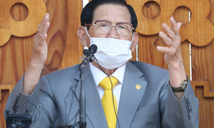 Hàn Quốc đột kích, ép giáo chủ Tân Thiên Địa xét nghiệm lại Covid-19